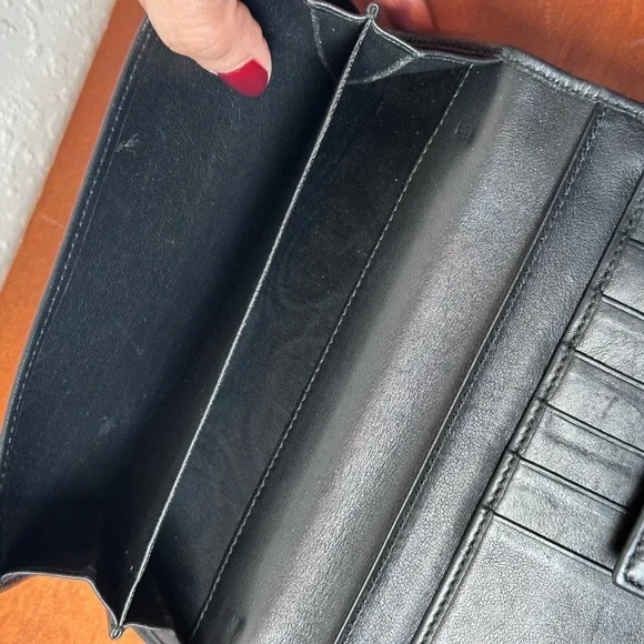 Gucci Guccissima Margaux Black
Calfskin Leather Continental
Wallet - Preowned - Picture 8 of 11